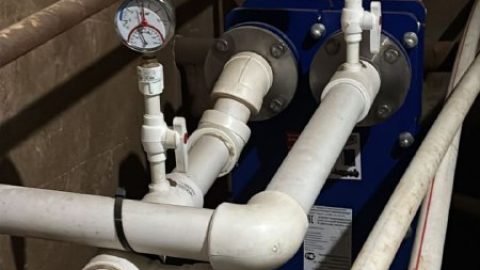 Общественные контролёры оценили качество капитального ремонта инженерных систем в доме на улице Акушинского.